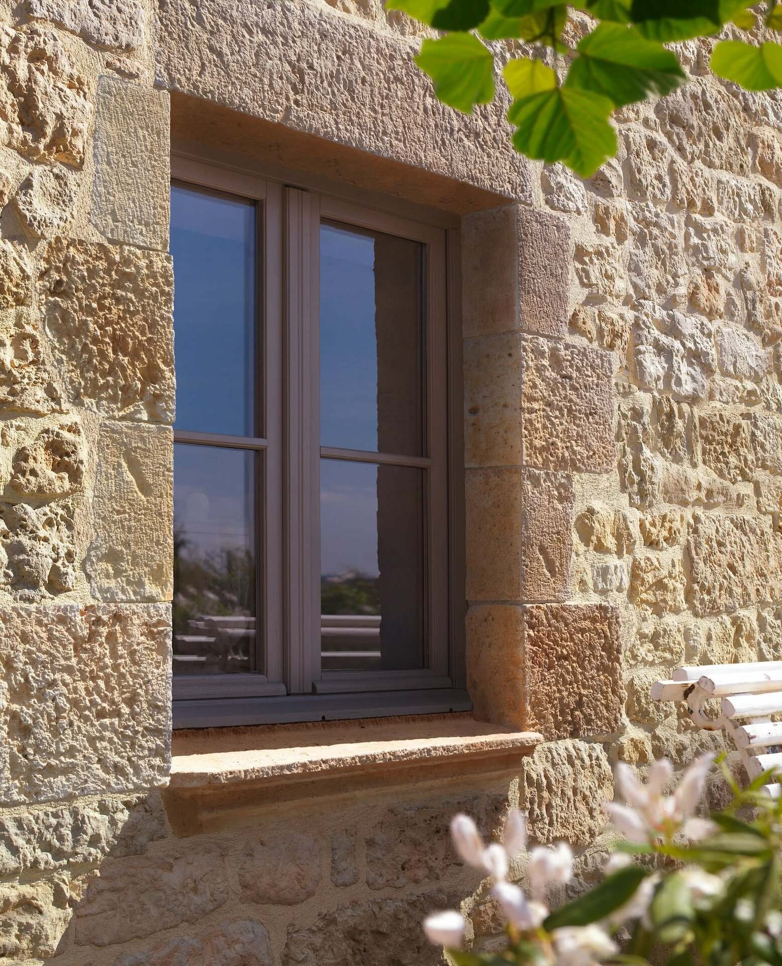 Chaîne d'angle Manoir, hauteur 33 cm, ton terre de sienne