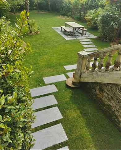 Dalle d'ardoise noire d'Espagne, clivée sur 2 faces 100 cm x 20 cm x (+/-) 3 cm