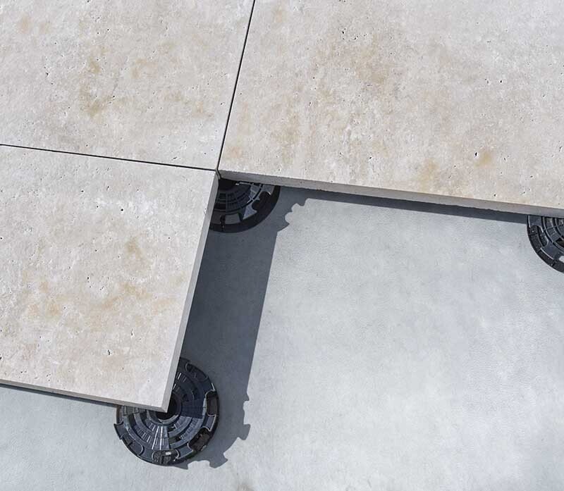 Dallage Pierre de Vianne finition brossée 60 cm x 60 cm x 4 cm (pose sur plots)