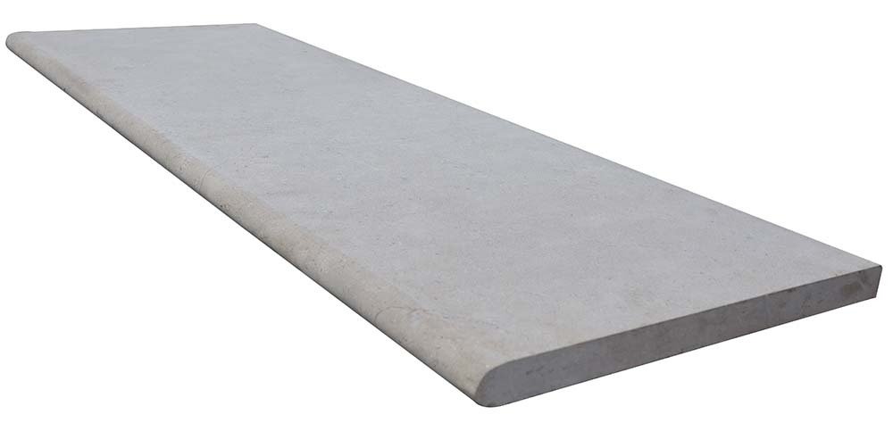 Margelle de piscine ISIS en pierre d'Egypte, surface sablée brossée, bord arrondi, 40 cm x 120 cm x 3 cm