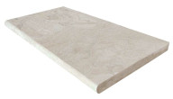 Margelle de piscine  en marbre beige NOBILY, 1 bord demi-rond, surface sablée brossée, 33 cm x 61 cm x 3 cm