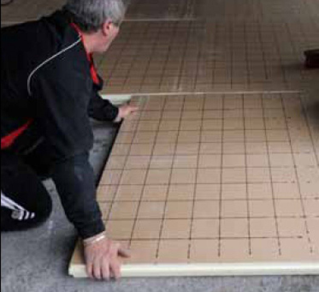 Kit complet plancher chauffant hydraulique 100 m² – Polyuréthane IKO 121 mm – Collecteur polymère – Tubes multicouches