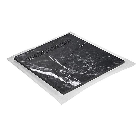 Receveur résine 120 x 120 cm imitation marbre noir - grille caniveau excentrée