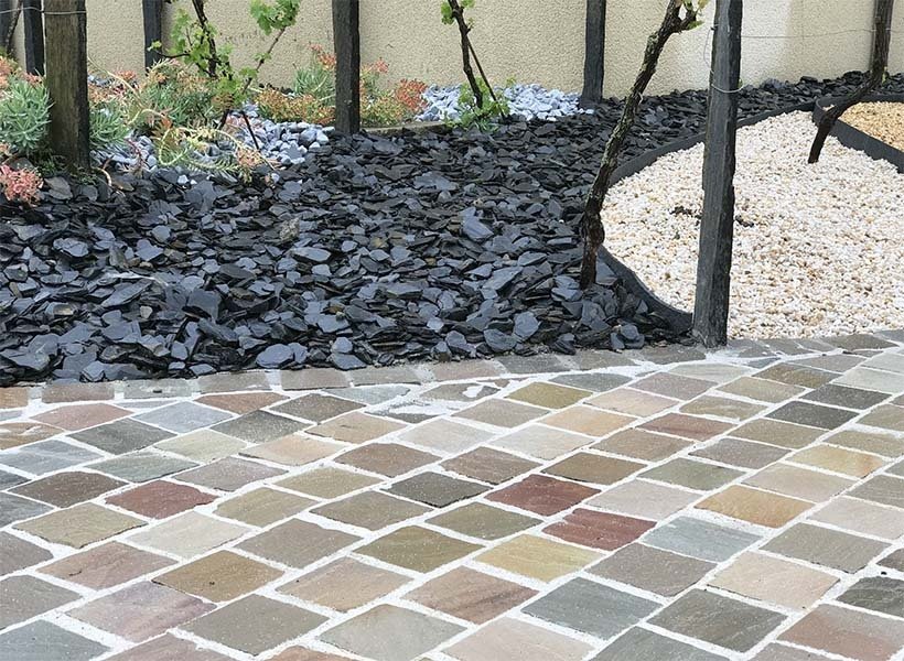 Pavé en grès multicolore 14 cm x 14 cm x 5/7 cm