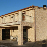 photo d'une maison dont les murs sont habillés par un magnifique parement piamonte aneto
