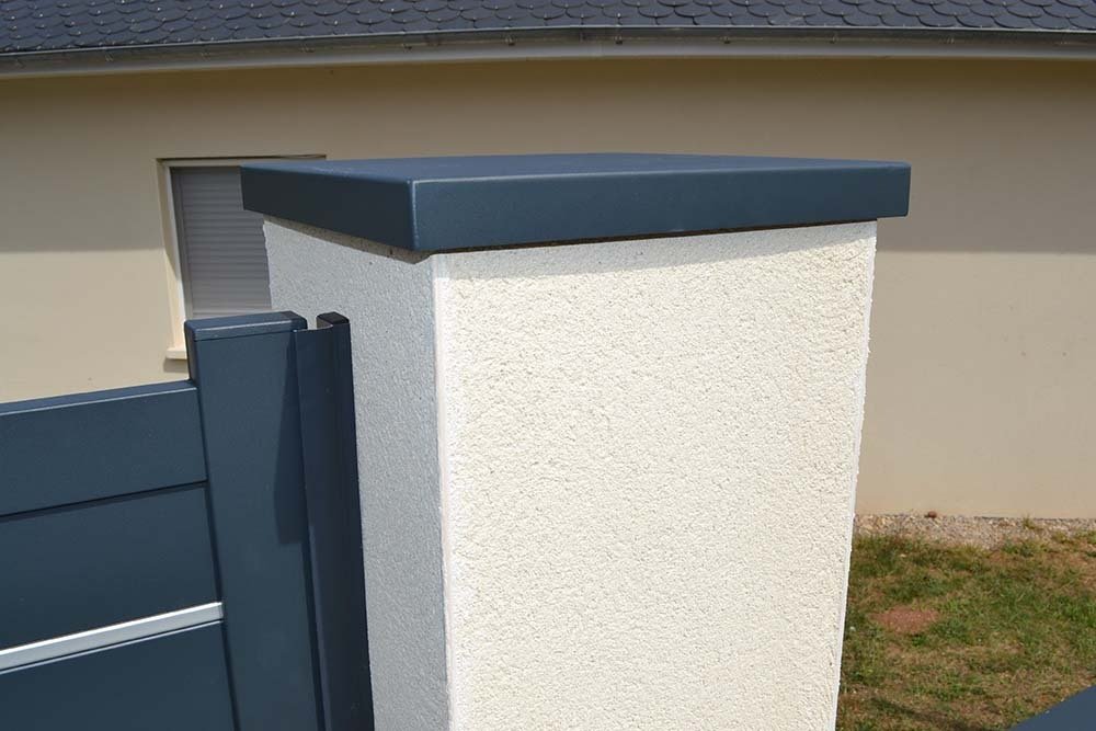 Couvre-mur béton plat intégré dans un projet extérieur numéro 2