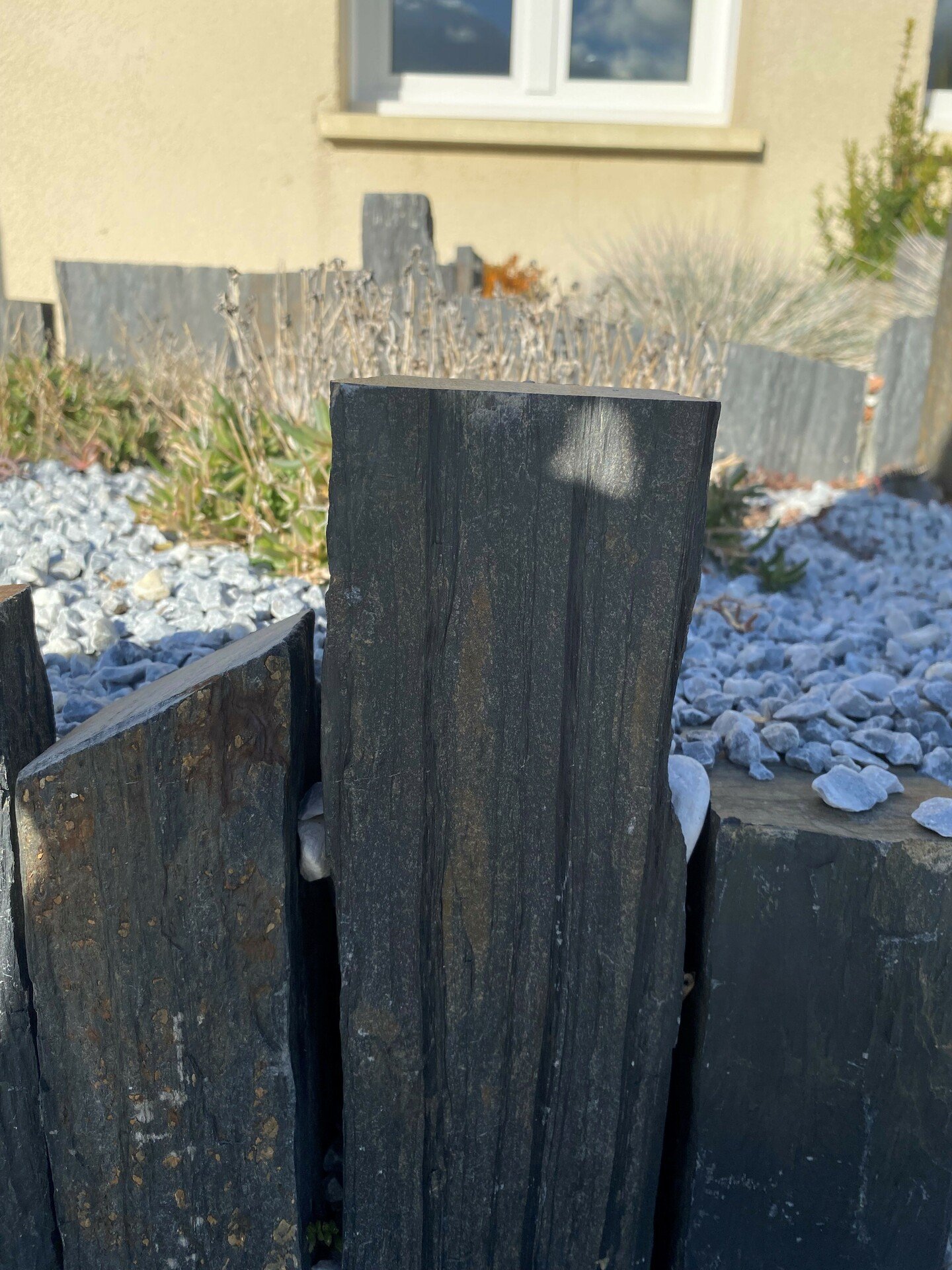 Piquet de schiste 150 cm bouts sciés, section environ 6 x 10 cm