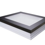 Fenêtre plane fixe pour toit plat, quadruple vitrage - 60 cm x 60 cm