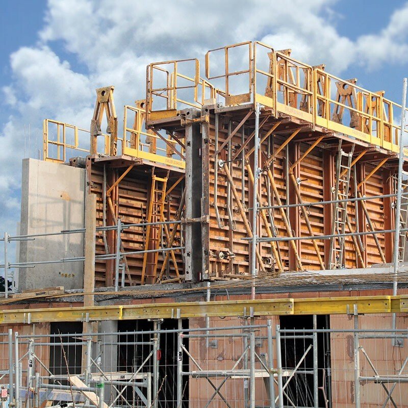 bâtiment en construction qui fait appel à des vis béton