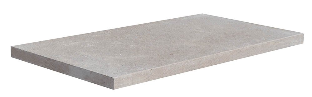 Margelle de piscine ISIS en pierre d'Egypte, surface sablée brossée, bord droit chanfreiné, 33 cm x 60 cm x 3 cm