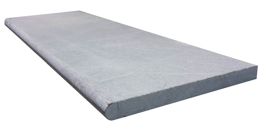 Margelle de piscine en marbre NOBILY GREY, 1 bord demi-rond, surface sablée, 40,6 cm x 61 cm x 3,2 cm