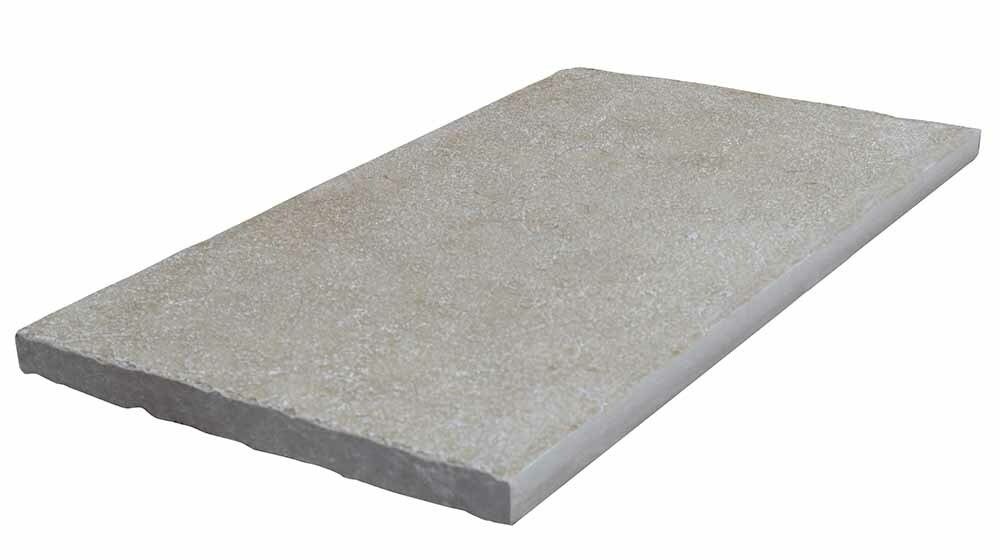 Margelle de piscine ou couvertine PONDICHERY en pierre naturelle calcaire d'Inde, bords droits chanfreinés, surface vieillie, 35 cm x 60 cm x 3 cm - PALETTE COMPLETE
