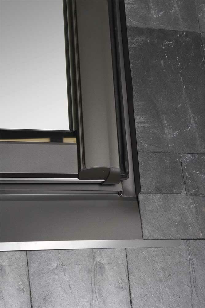 Raccord de toiture pour Designo avec bloc isolant pour ardoise, bardeau, tuile plate à couloir latéral continu - 114 cm x 180 cm