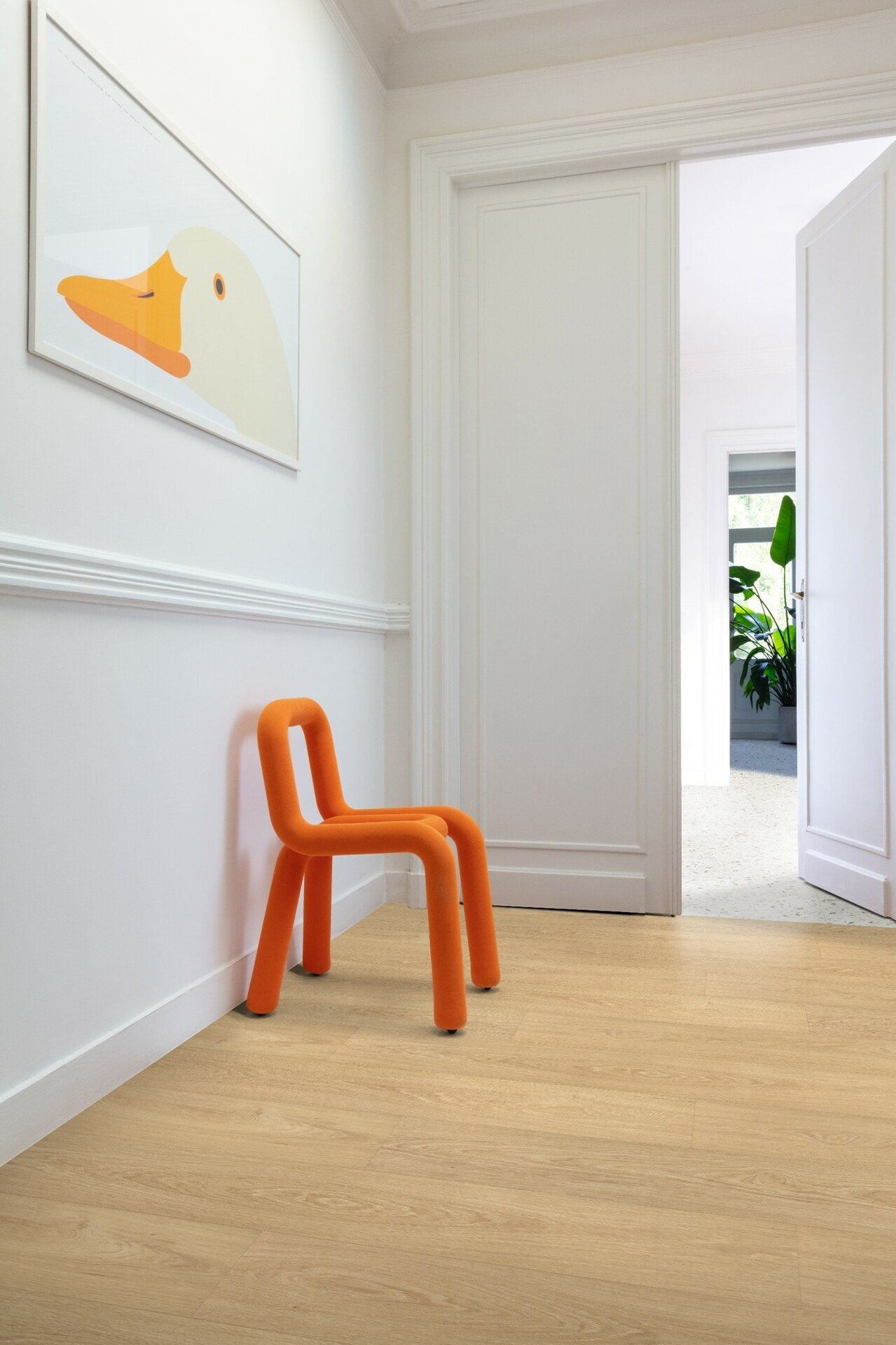 Photo d'ambiance pièce de vie d'une maison au revêtement de sol en imitation bois véritable