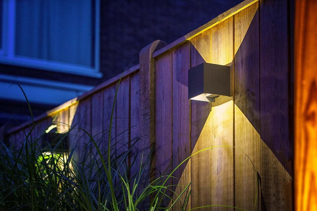 Applique carrée Mauri aluminium noire 125 lumen