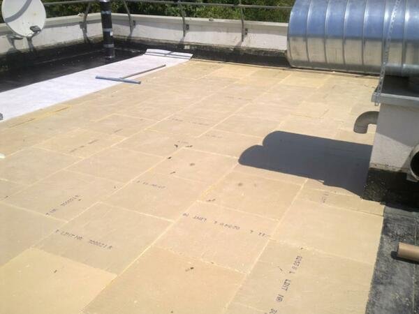 Panneau polyuréthane EUROTHANE Br-BIO 30 mm x 600 mm x 600 mm, toiture plate