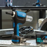 Riveteuse 2BAT 18V 2AH 2.4-5.0 mm